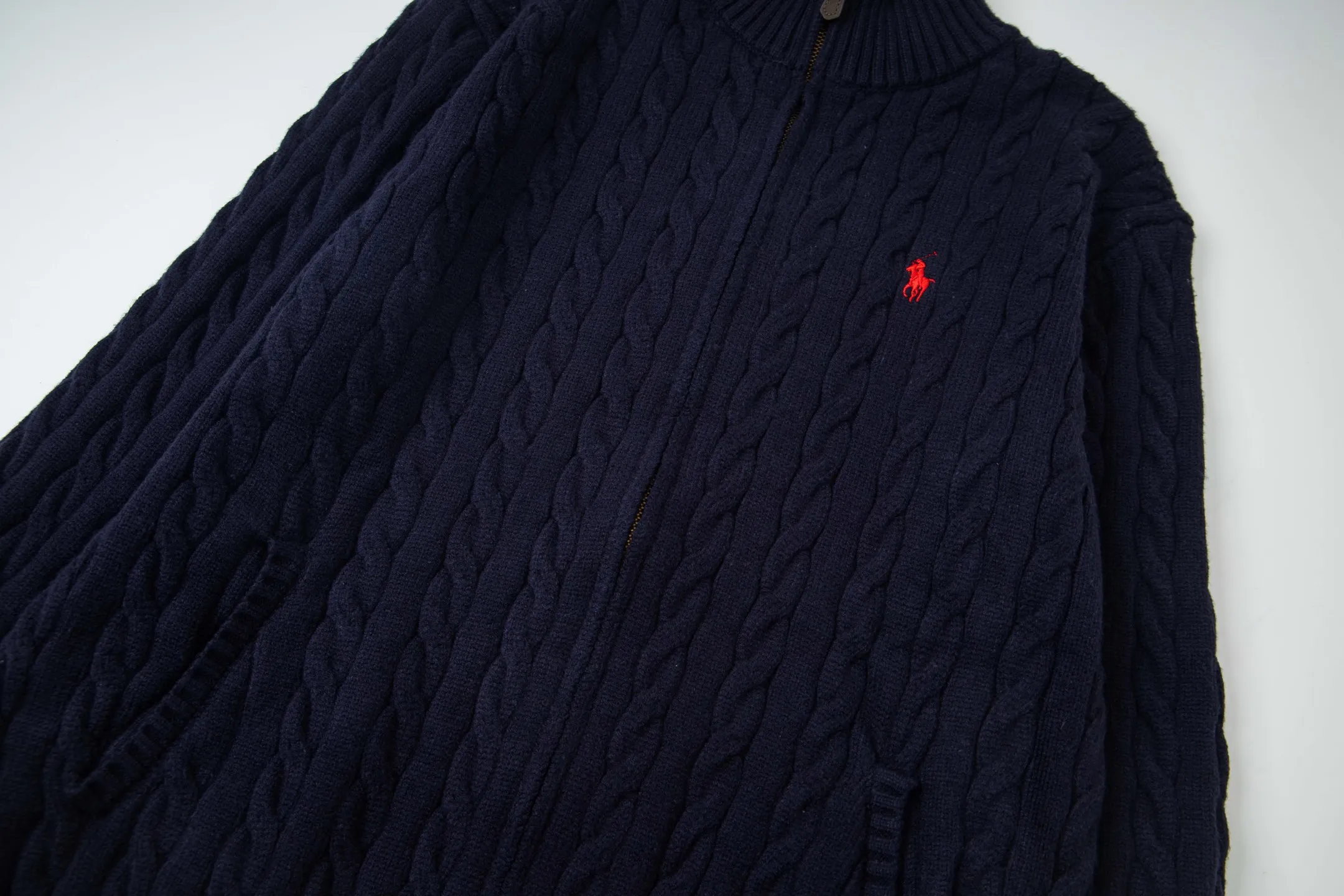 P250 model number: Y199 Ralph Lauren men's zipper jacket, men's hemp flower zipper jacket. The version is really good-looking. It can be worn alone or as a jacket to be worn inside or outside. The upper body shows your personal fashion charm. Four colors are available. Same style for men and women. A must-have item for new summer products. Tag, hanging grain, washed, packaging bag, full set of accessories. Very good appearance. Super exquisite workmanship. Size: S-XL